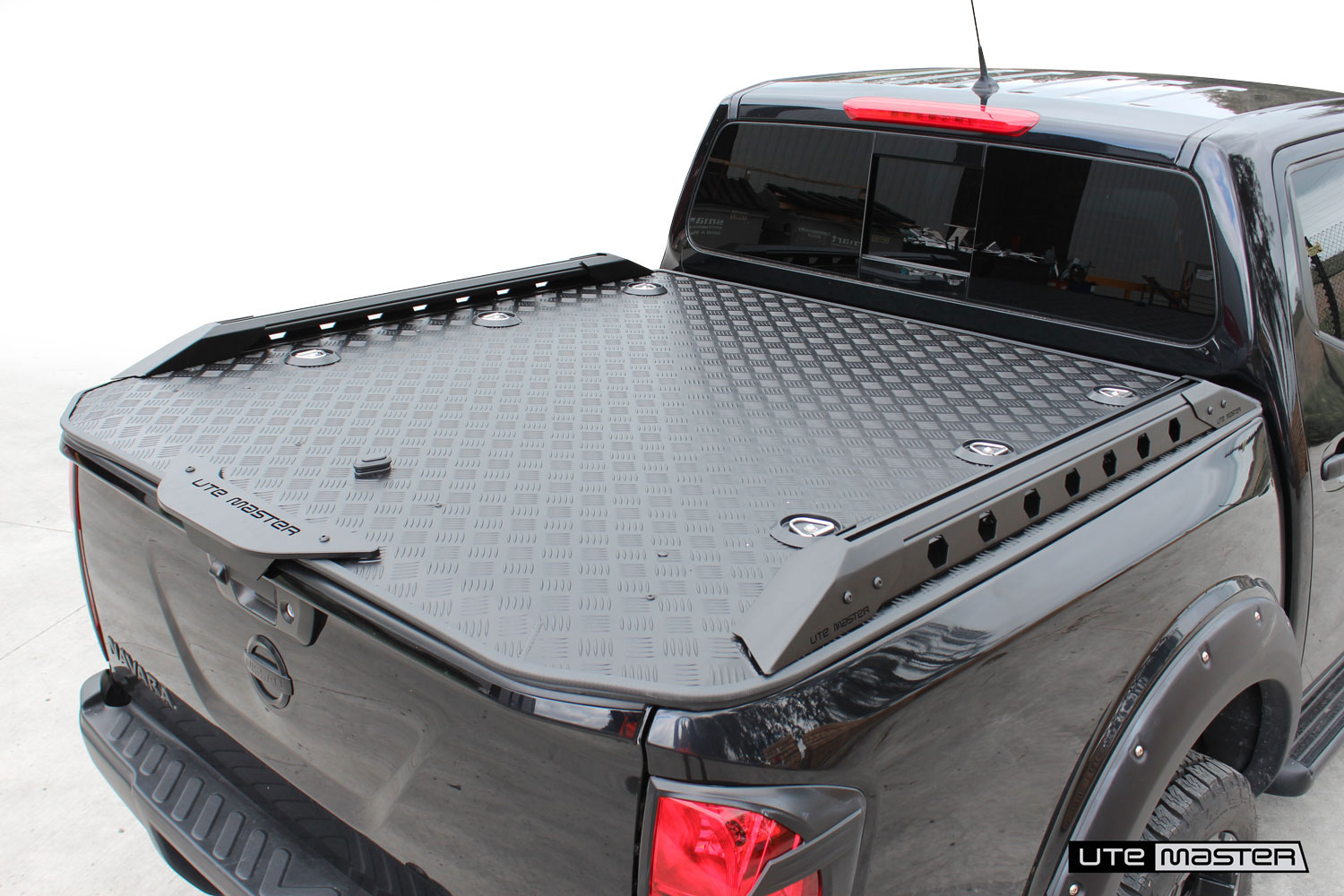 Hard Lid Nissan Navara Destroyer Side Rails Utemaster Hard Lid Utemaster Tonneau Cover