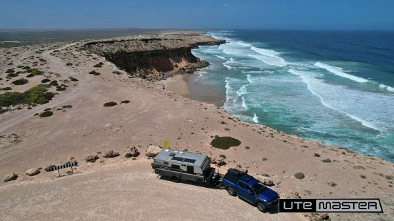 Caravan 4x4 Adventure Explore AUS Blue Black