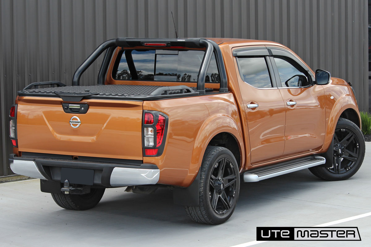 Nissan Navara Black Hard Lid Load Lid Tonneau Cover Roller Cover to suit factory Sports Bars
