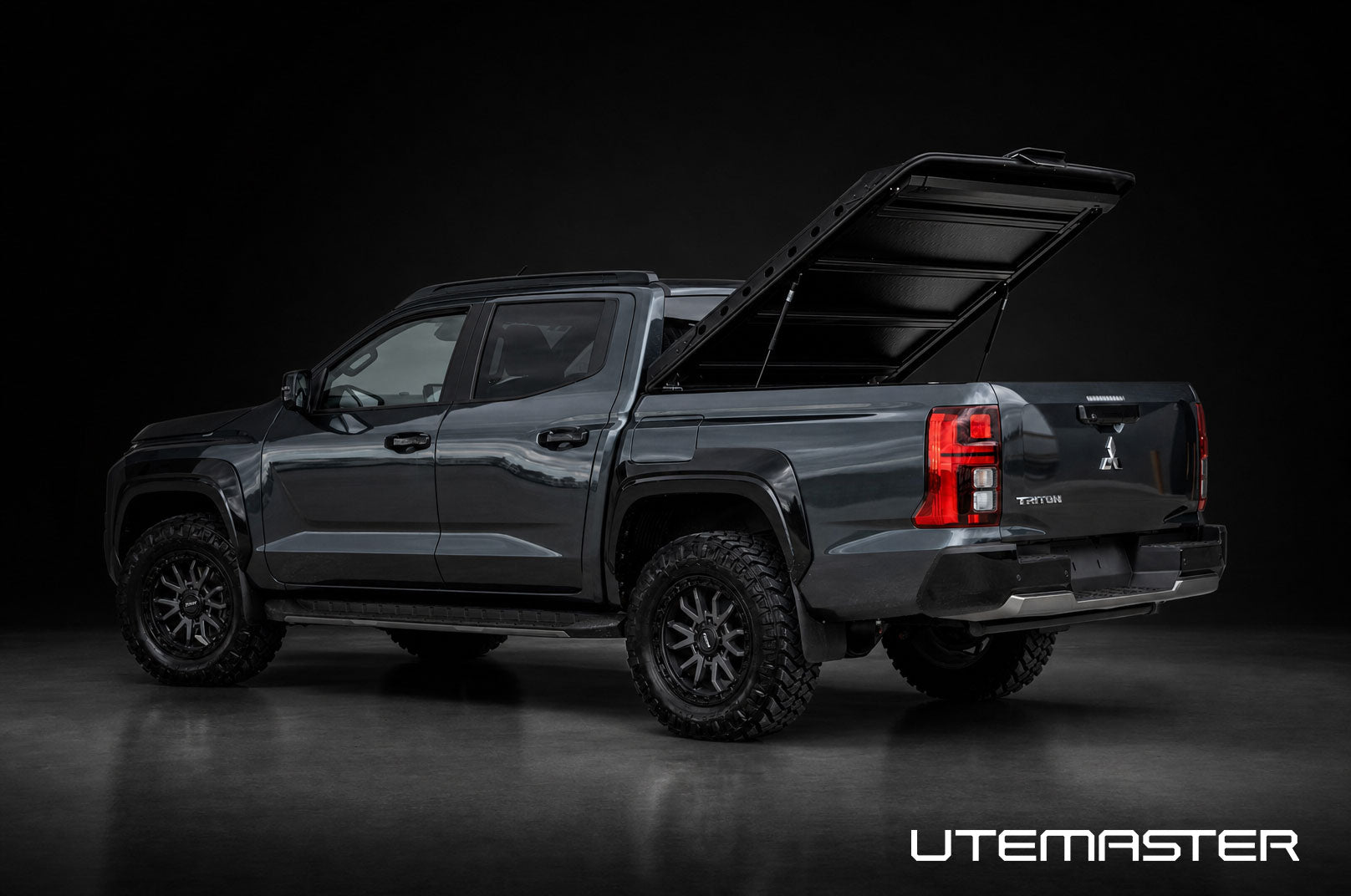 Mitsubishi Triton Hard Lid